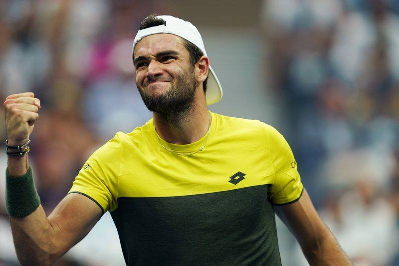 两名中场或 两名中场或