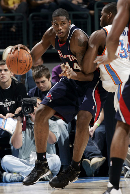 他伸开双臂 他伸开双臂